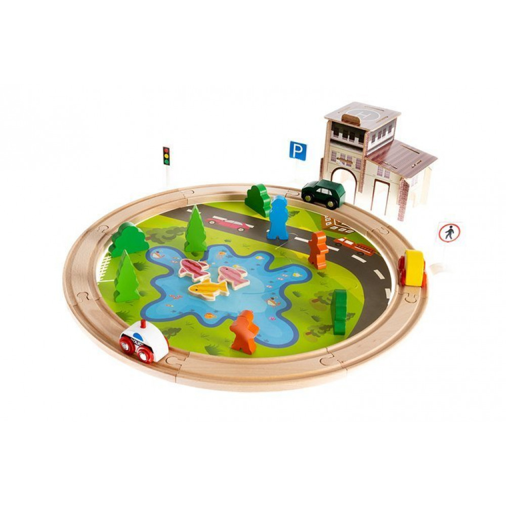Malá dětská dřevěná dráha s autíčky